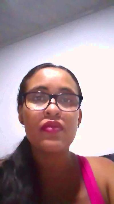 aisha_koswell33 live cam on Cam4