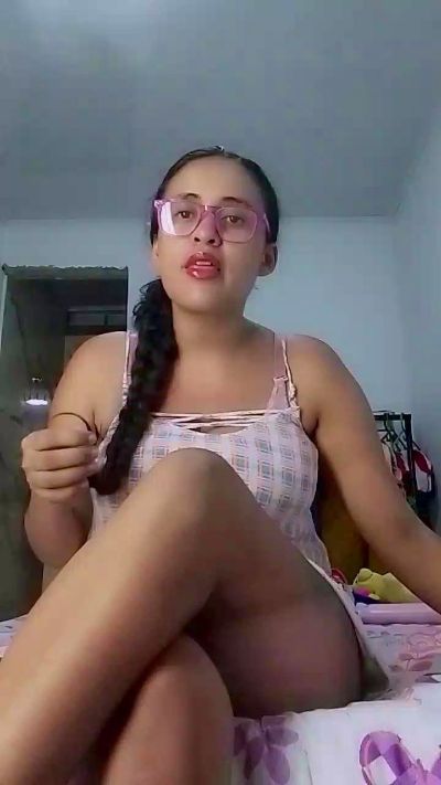 aisha_koswell33 live cam on Cam4