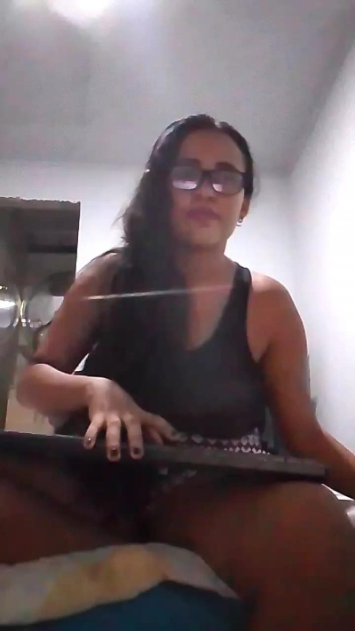aisha_koswell33 live cam on Cam4