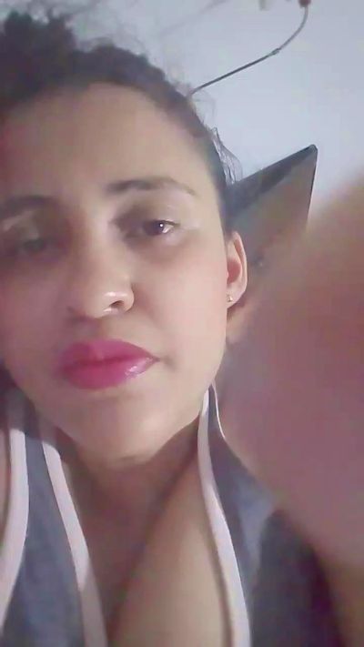 aisha_koswell33 live cam on Cam4
