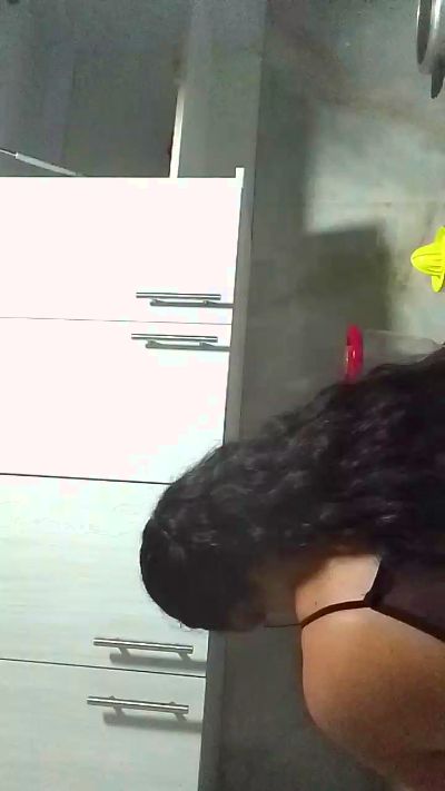 aisha_koswell33 live cam on Cam4