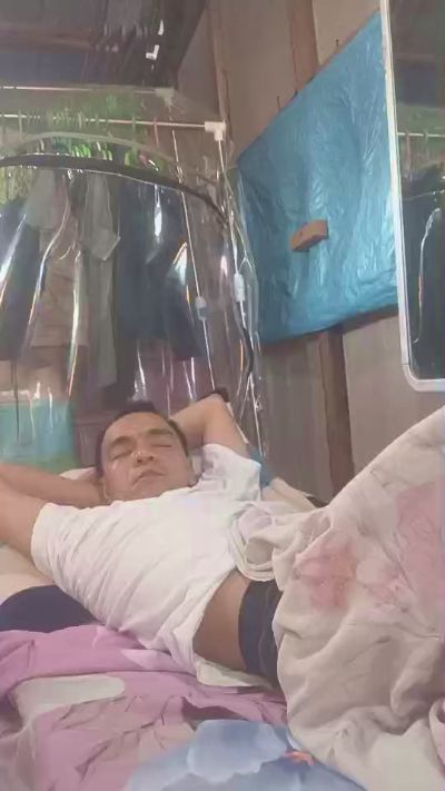 akjhun09 live cam on Cam4