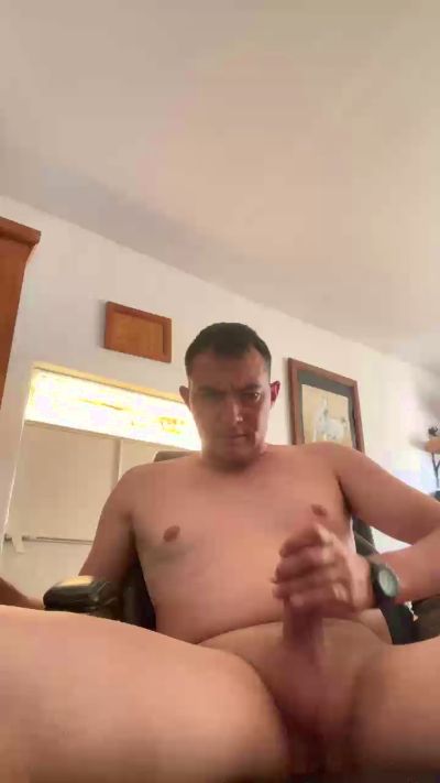 albertico32 live cam on Cam4