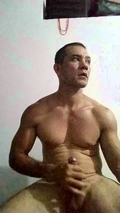 alberto3182 live cam on Cam4