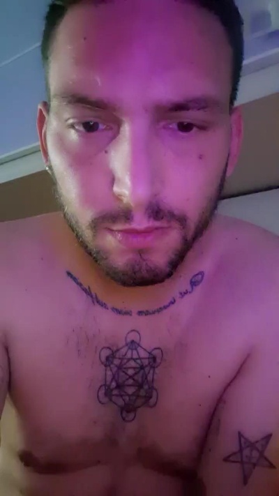 ale1717 live cam on Cam4