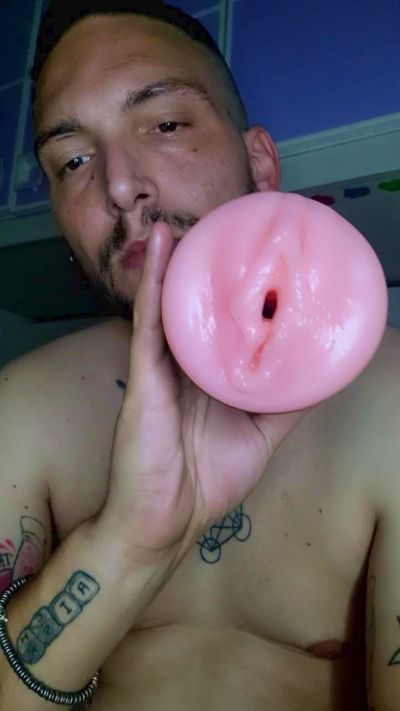 ale1717 live cam on Cam4