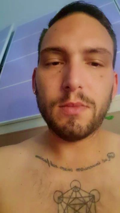 ale1717 live cam on Cam4