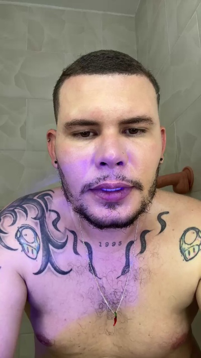 aleejandro_28 live cam on Cam4
