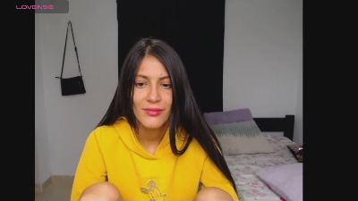 aleja2020 live cam on Cam4