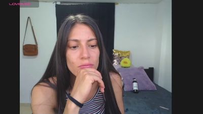 aleja2020 live cam on Cam4