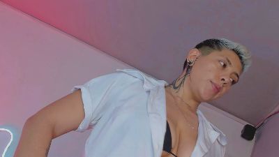 aleja_M live cam on Cam4