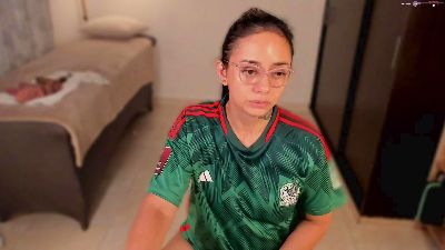 alejaevans live cam on Cam4