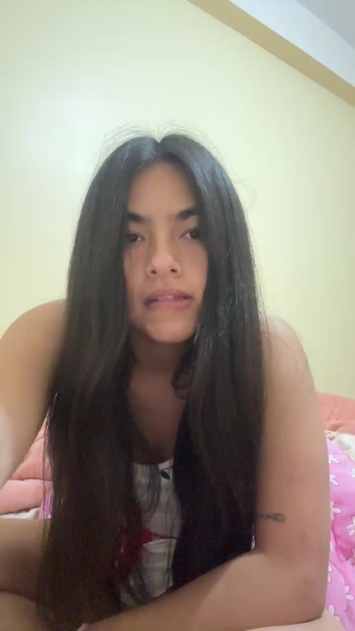 alejandra2025 live cam on Cam4