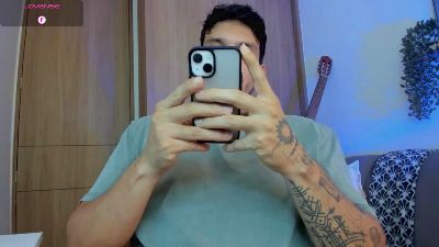 alejandro_stark live cam on Cam4