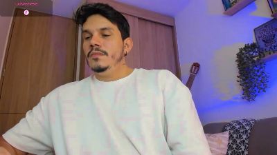 alejandro_stark live cam on Cam4