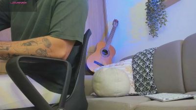 alejandro_stark live cam on Cam4