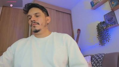 alejandro_stark live cam on Cam4