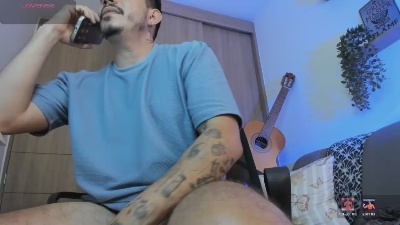 alejandro_stark live cam on Cam4