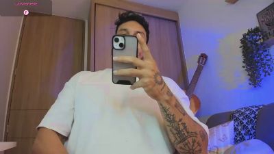 alejandro_stark live cam on Cam4