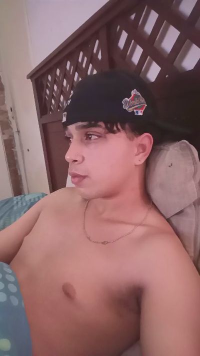 alejandro_tn live cam on Cam4