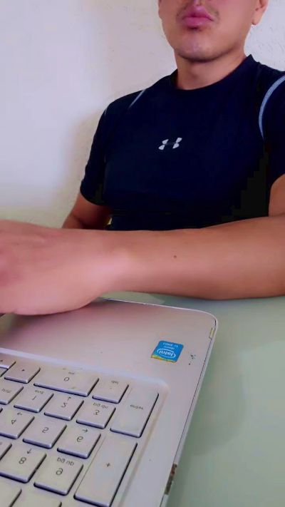 alejcamo live cam on Cam4