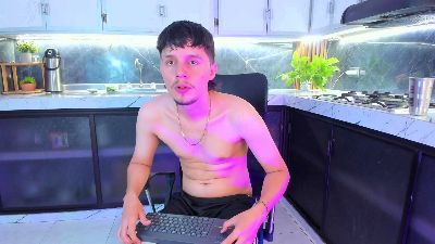 alejo_largo live cam on Cam4