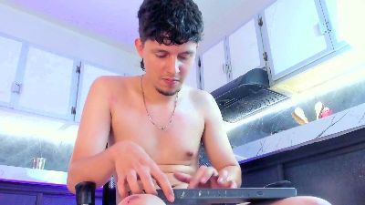 alejo_largo live cam on Cam4