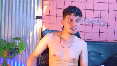 alejo_largo live cam on Cam4