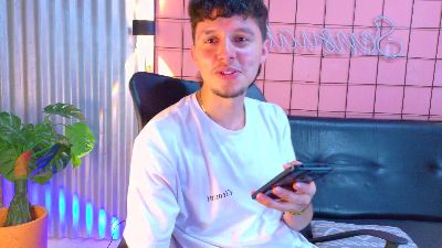 alejo_largo live cam on Cam4