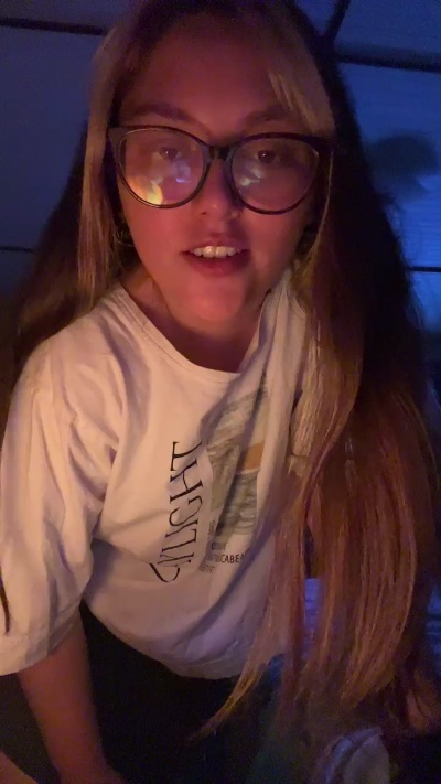 aleksandrachile live cam on Cam4