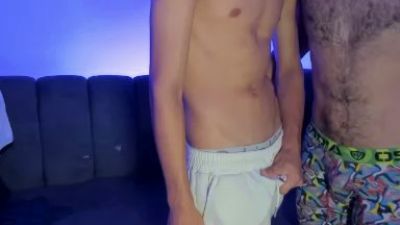 alenders02 live cam on Cam4