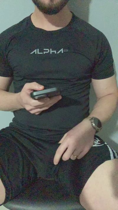 alerrandroo1 live cam on Cam4
