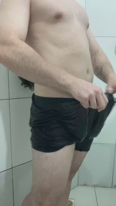 alerrandroo1 live cam on Cam4