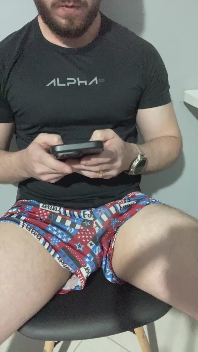 alerrandroo1 live cam on Cam4