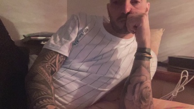 alessandromori9 live cam on Cam4