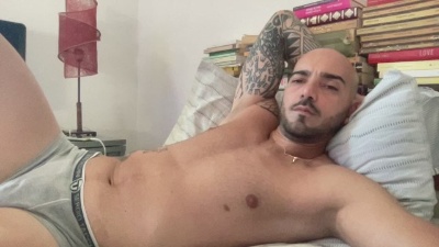 alessandromori9 live cam on Cam4