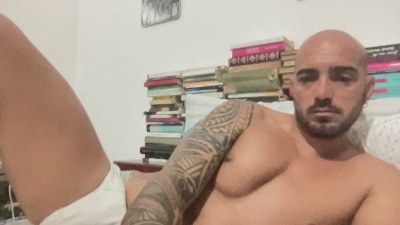alessandromori9 live cam on Cam4