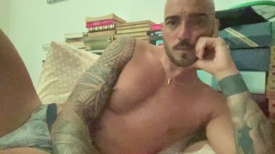 alessandromori9 live cam on Cam4