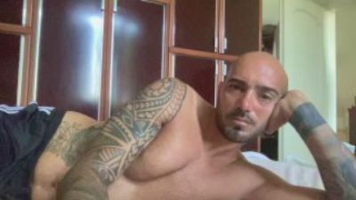 alessandromori9 live cam on Cam4