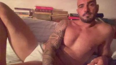 alessandromori9 live cam on Cam4