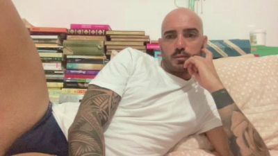 alessandromori9 live cam on Cam4