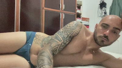 alessandromori9 live cam on Cam4