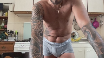 alessandromori9 live cam on Cam4