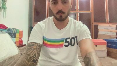 alessandromori9 live cam on Cam4