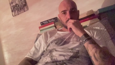 alessandromori9 live cam on Cam4