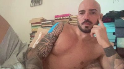 alessandromori9 live cam on Cam4