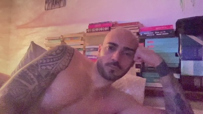 alessandromori9 live cam on Cam4