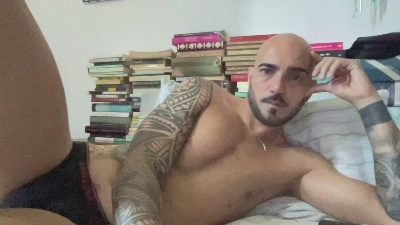 alessandromori9 live cam on Cam4
