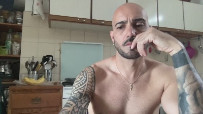 alessandromori9 live cam on Cam4