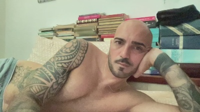 alessandromori9 live cam on Cam4